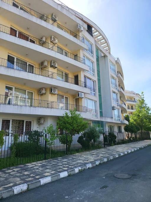 Луксозен Апартамент Срещу Какао Sunny Beach Dış mekan fotoğraf